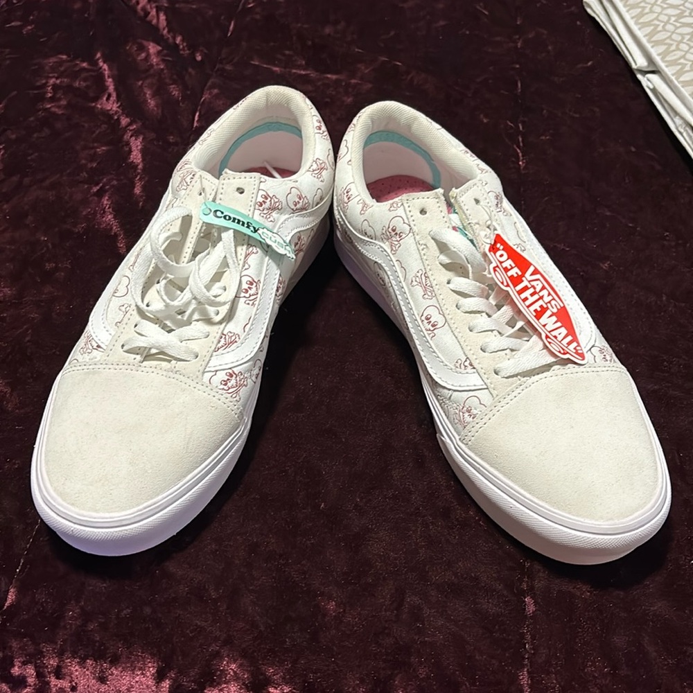 Comfy Cush Vans white sneakers red skulls size 12 mens